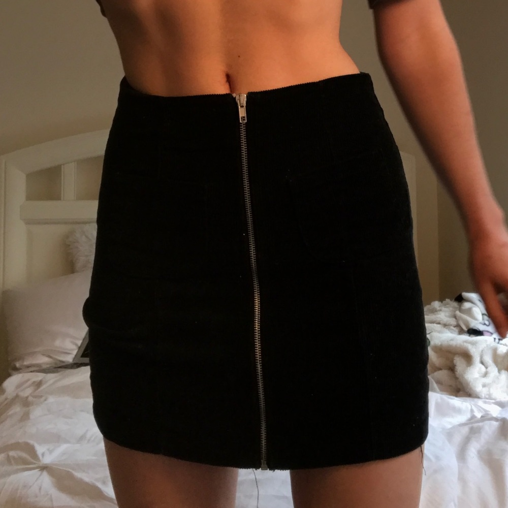 BRANDY MELVILLE SKIRT